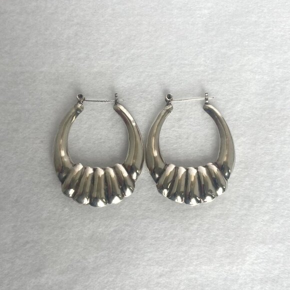 Sterling Silver 925 1.5" Hollow Scalloped Hinged Hoop Earrings - Picture 2 of 16